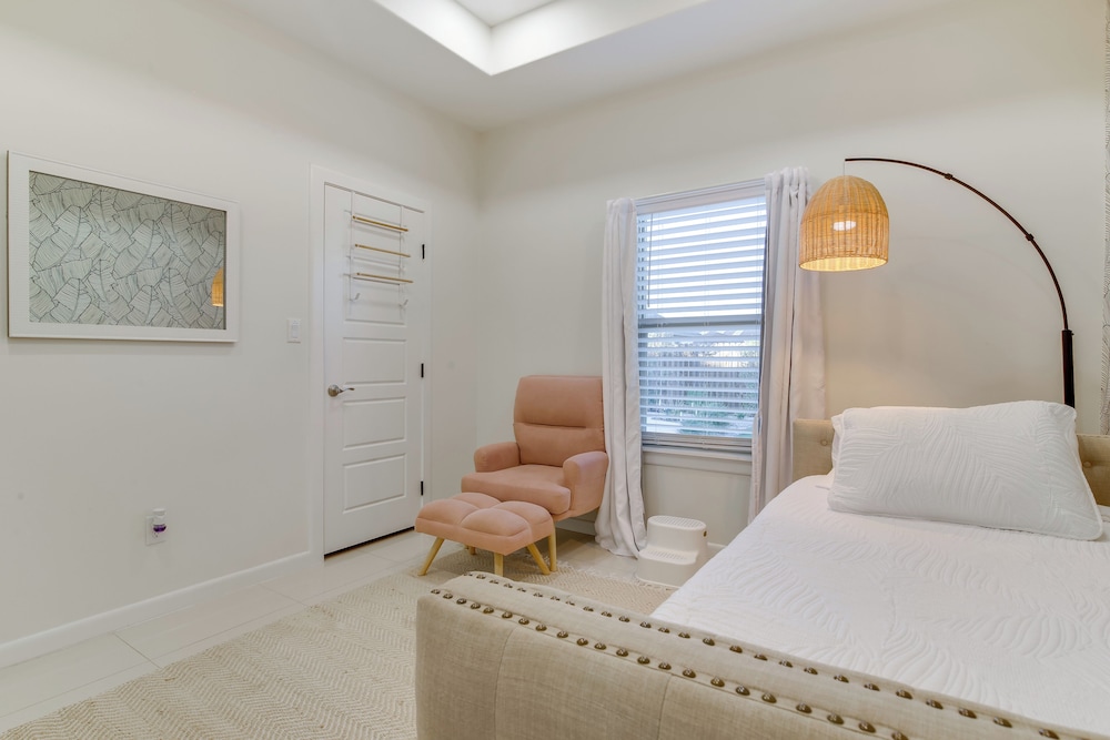 Private Pool & Gym! Winter Escape Near South Padre