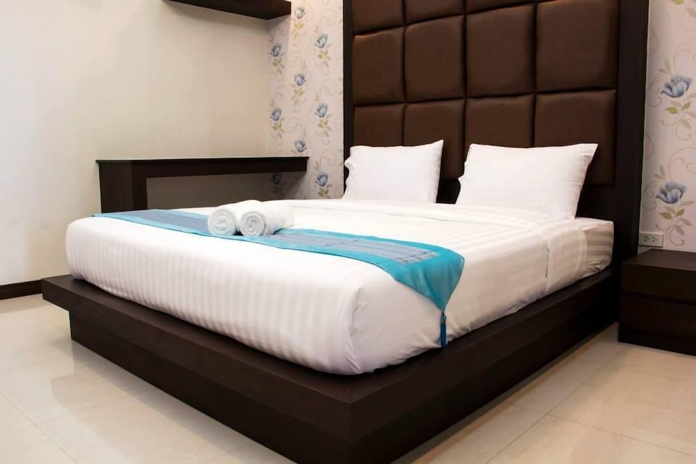 Roses Hua Hin Hotel