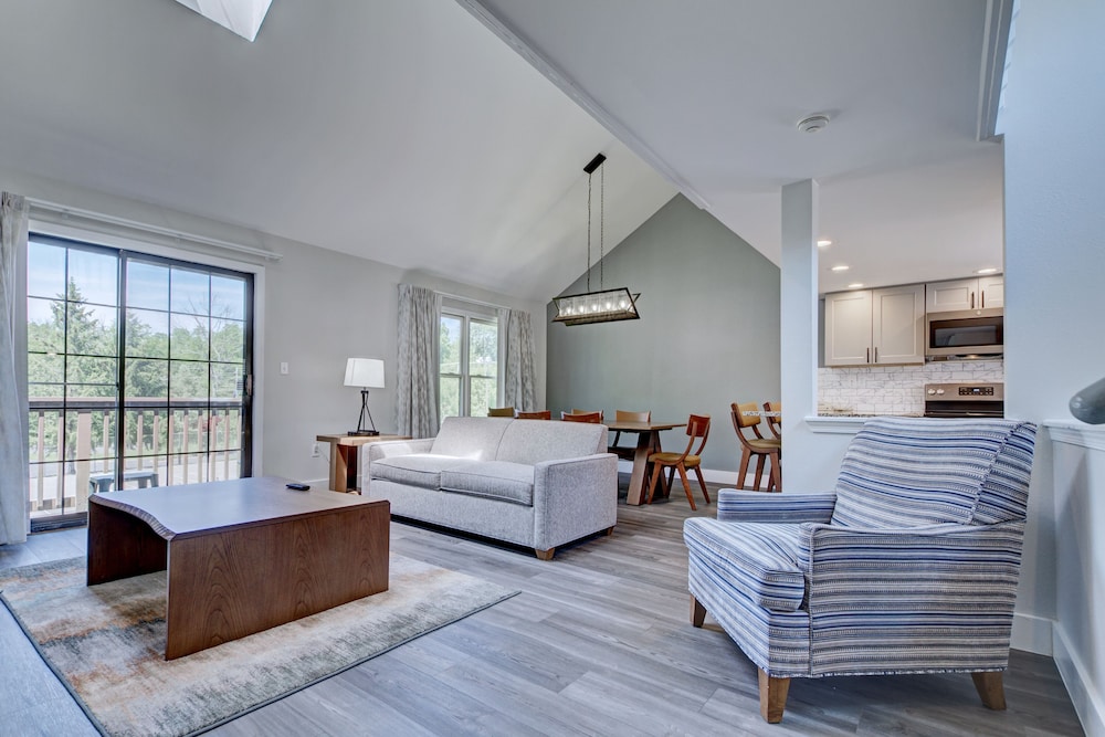 Pocono Mountain Villas MOD Collection by Sonesta