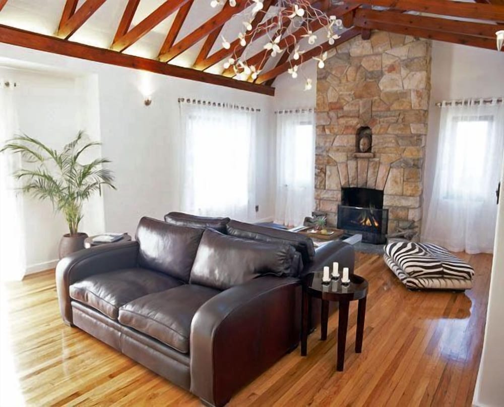 Villa Honeywood Guest House view 3