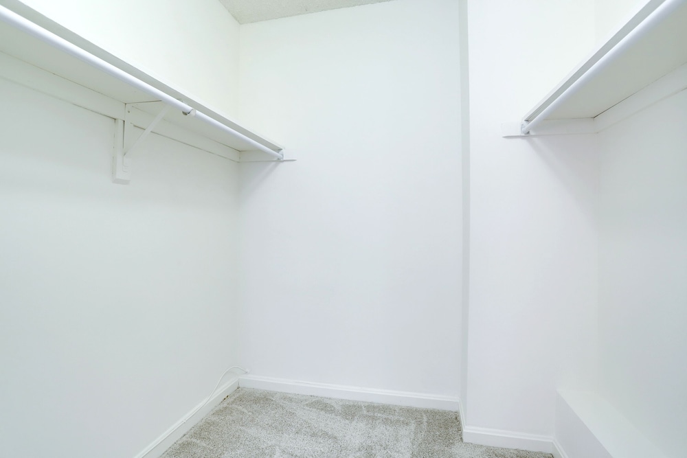 DC Airport Metroline Apartments