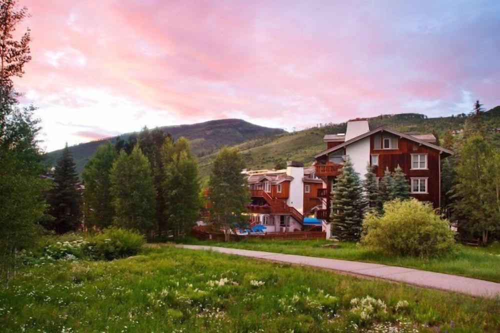 Cozy and Convenient 2BR in Vail Village - Walk to Gondola One