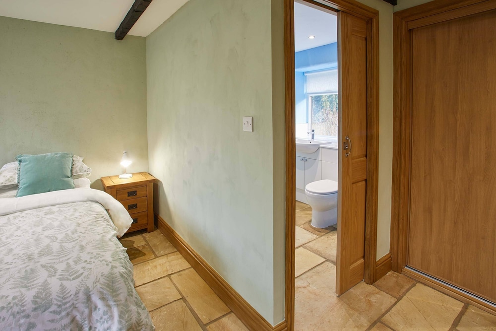 Snowdrop Cottage view 5
