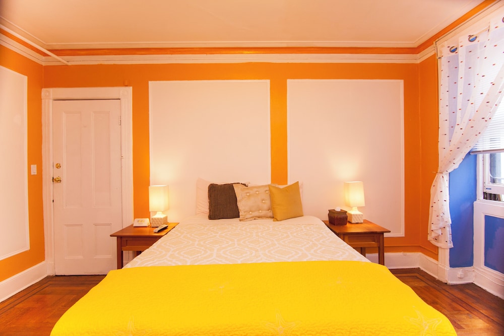 New York City Vacations - Saint Nicholas Inn Guesthouse - Property Image 1