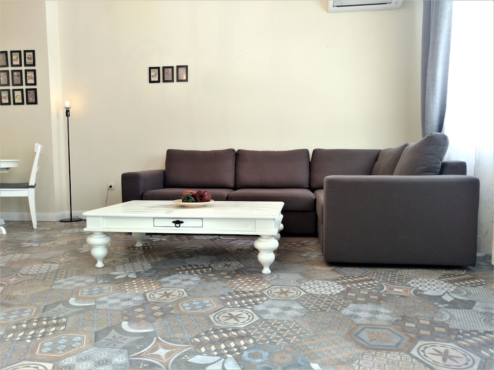 Baratero City Corner Apartment