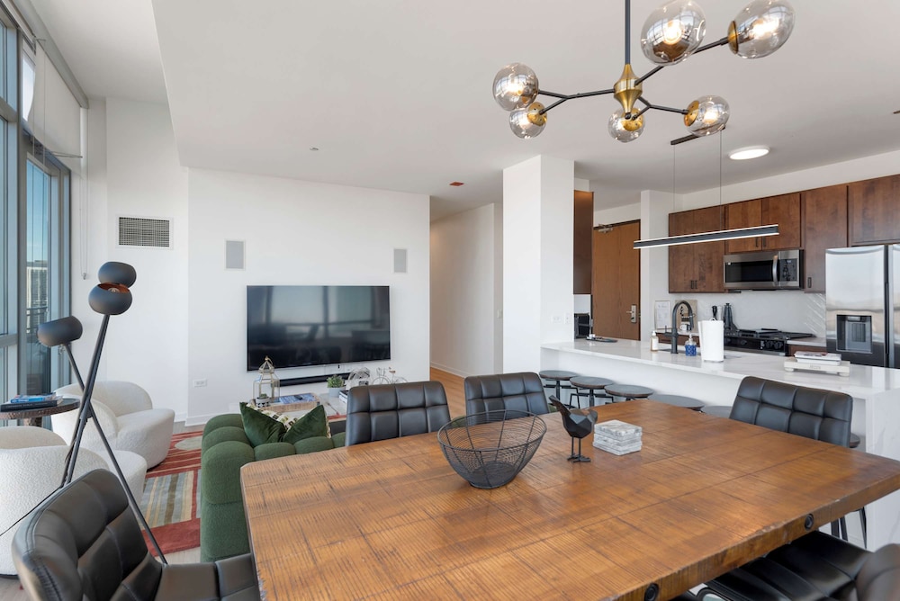 Group Stay 3 Penthouses in the Same Building