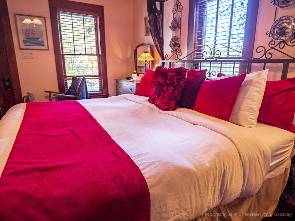 Cliff Cottage Inn - Victorian B&B and Boutique Hotel