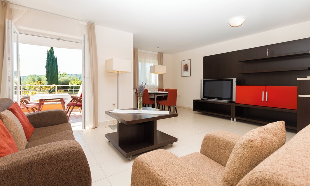 Marina Apartment Lebic 411 view 4