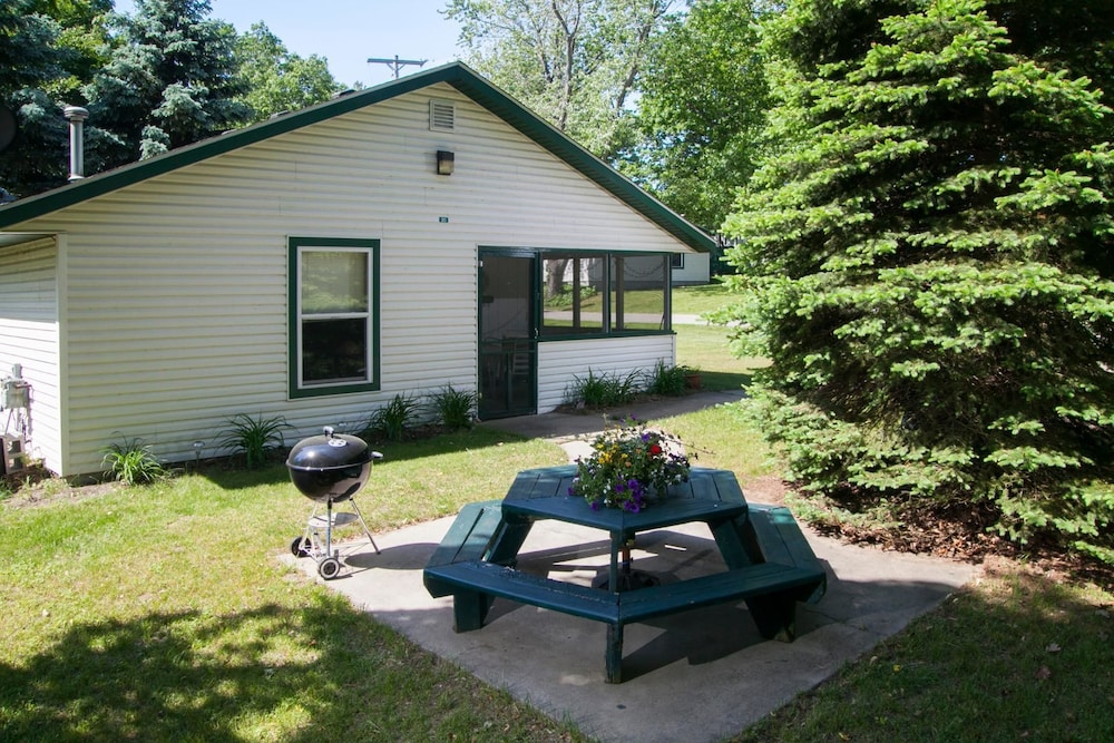 Goshorn Lake Cottages