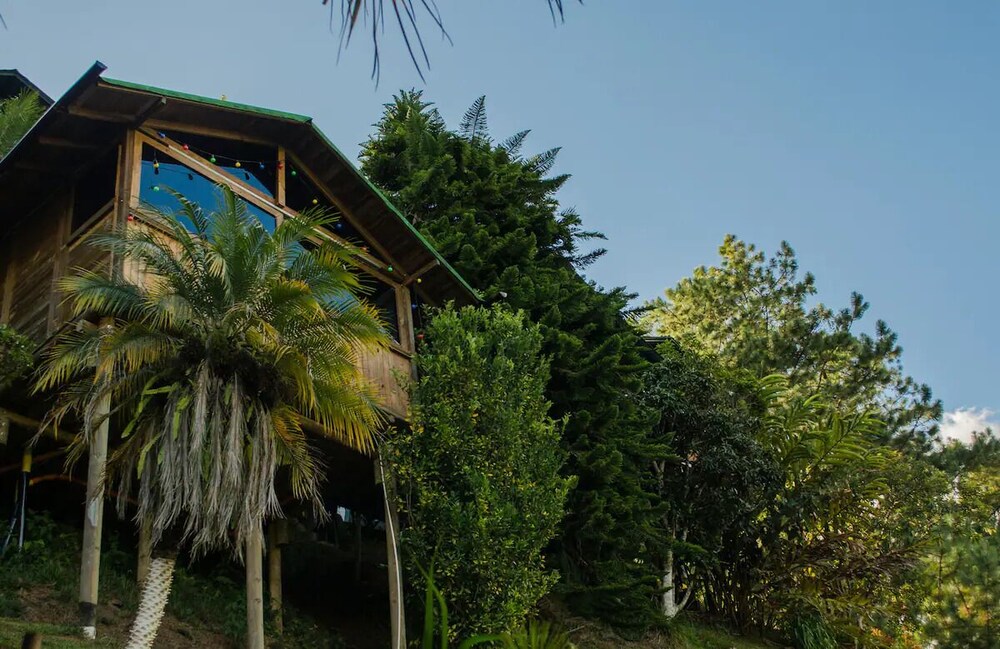Lakeview Cabin with Jacuzzi in Guatapé