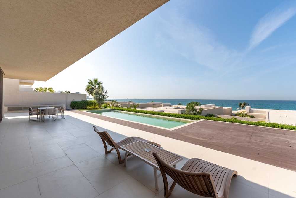 Luxe 4BR Villa Private Pool Beach Al Zorah
