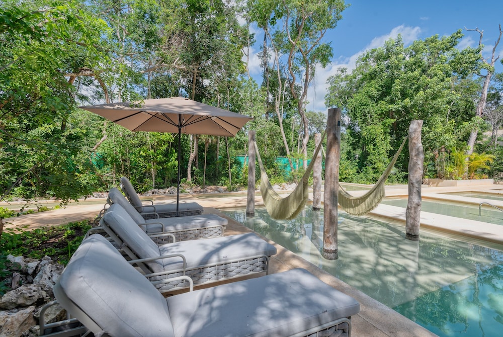 Artra - modern comfort with pool