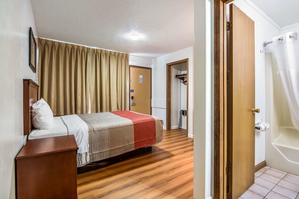 Northway Inn Queensbury - Lake George - Property Image 1