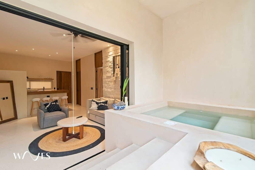 Spacious 3 Br. W/private Pool Exclusive Gym