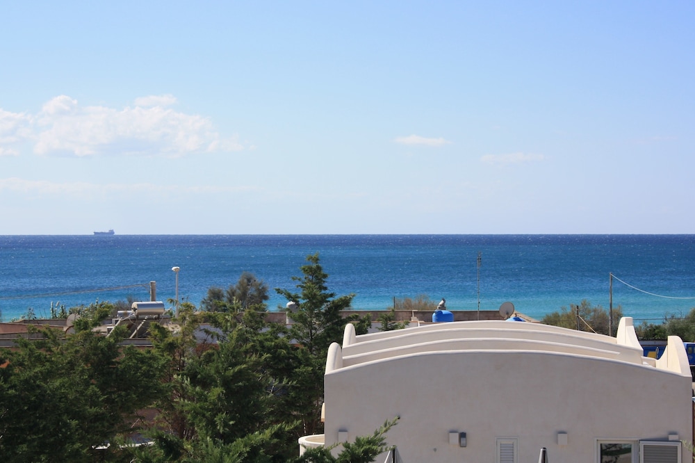 Morello Beach Hotel