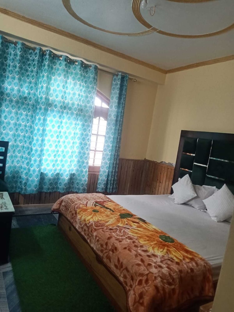 Varindavan Hotel & Restaurant