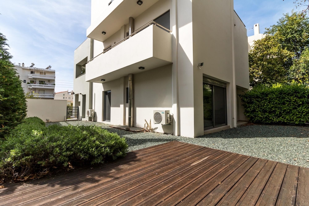 Luxury 3 Bedroom Apartment With Garden in Glyfada view 5