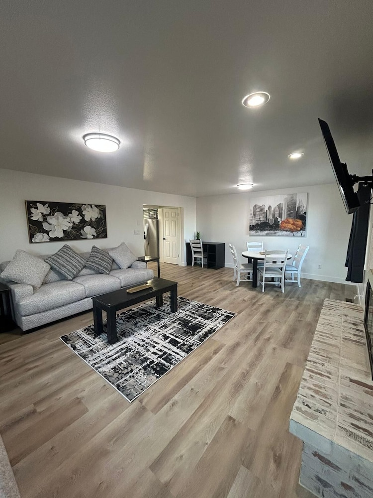 CB&M Downtown Suites