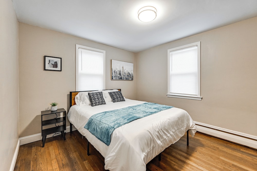 Modern Home w/ Spacious Yard in Springfield!