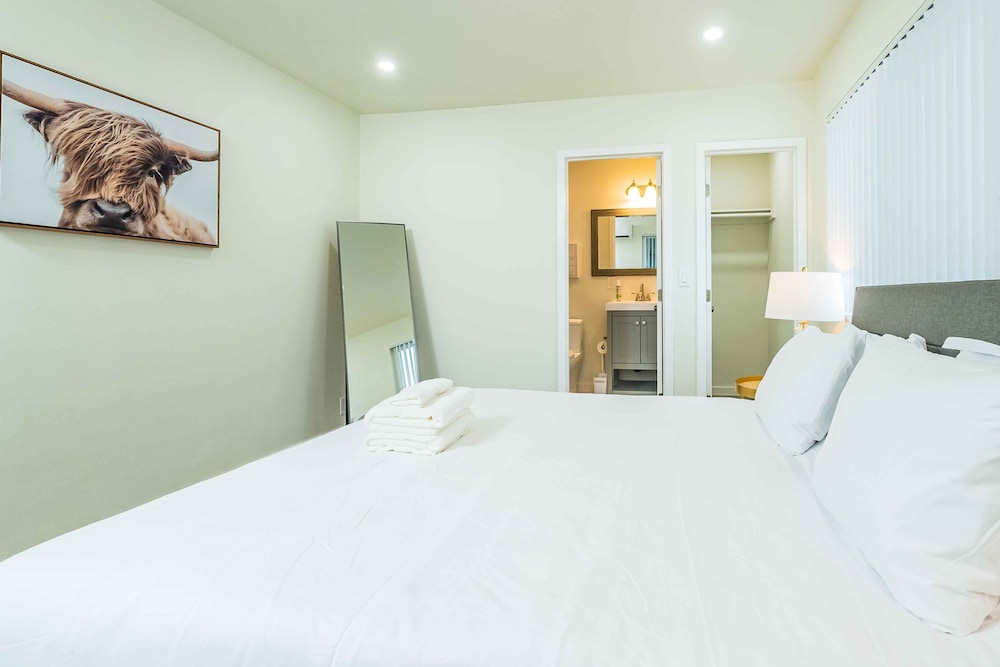 Newly Remodeled 2b2b APT Near Pasadena Old Town