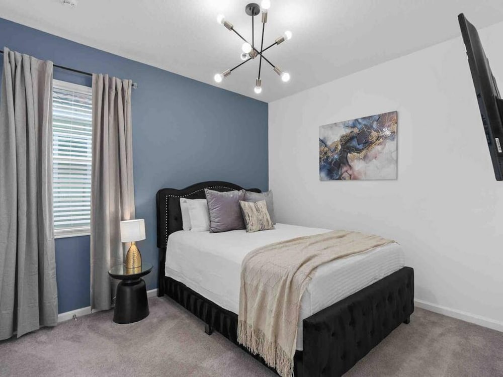Super Blue- Sleeps 24 w Pool Movie Loft