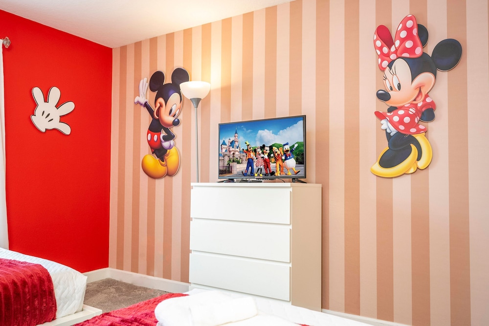 Beautiful 4 BR Close to Disney