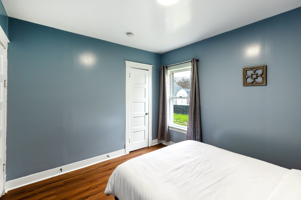 Comfy 3br Flat Close To The Falls 3 Bedroom Apts