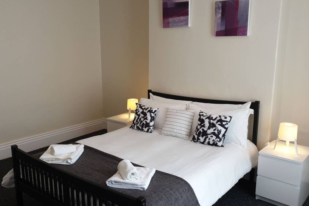 South Shields Vacations - South Shield's Hidden Gem Amethyst 3 Bedroom House - Property Image 1