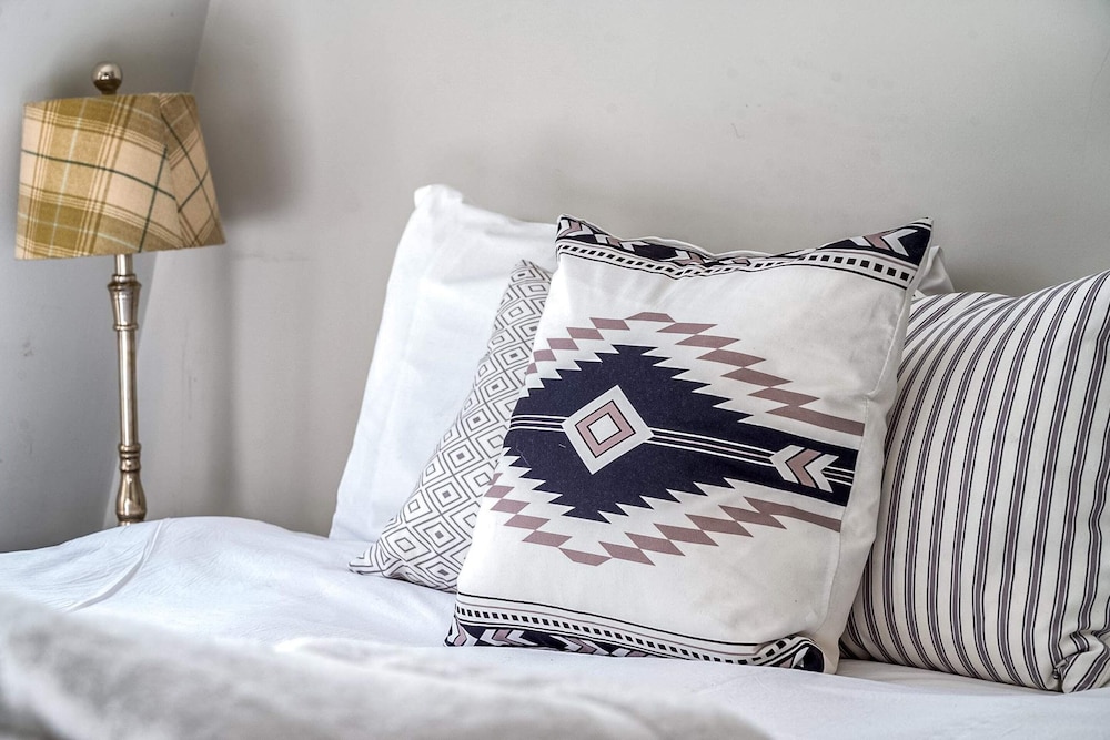 Cozy and Spacious Kensington Maisonette