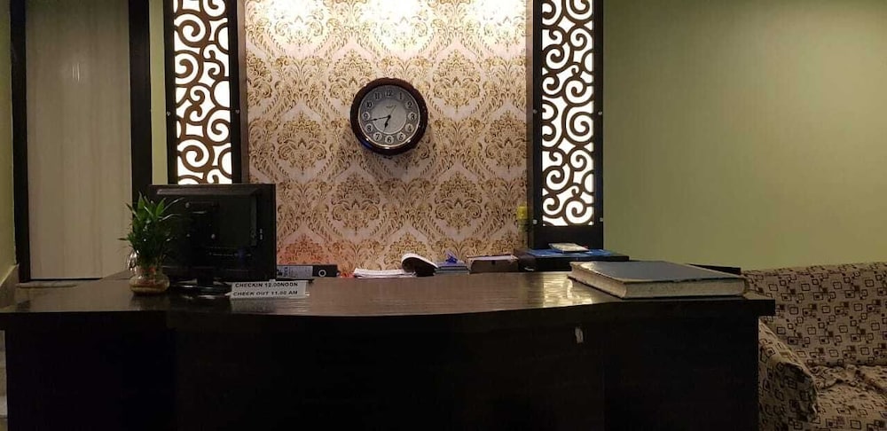 Lobby & Reception