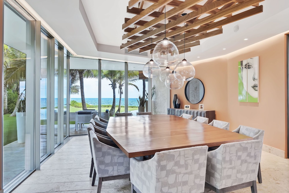 Exquisite Villa w Stunning Ocean Views Gym Golf