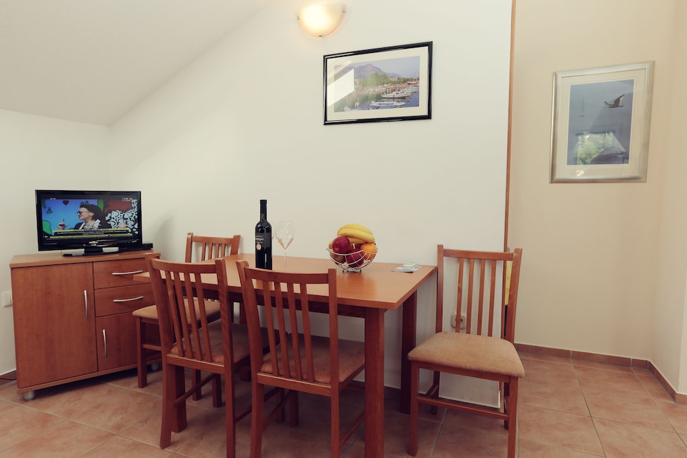 Apartments Vila Adrijana and Fitness Studio Wolf