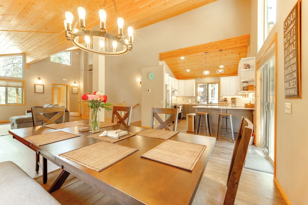 Near Ski Resorts & Trails: Truckee Home w/ Hot Tub