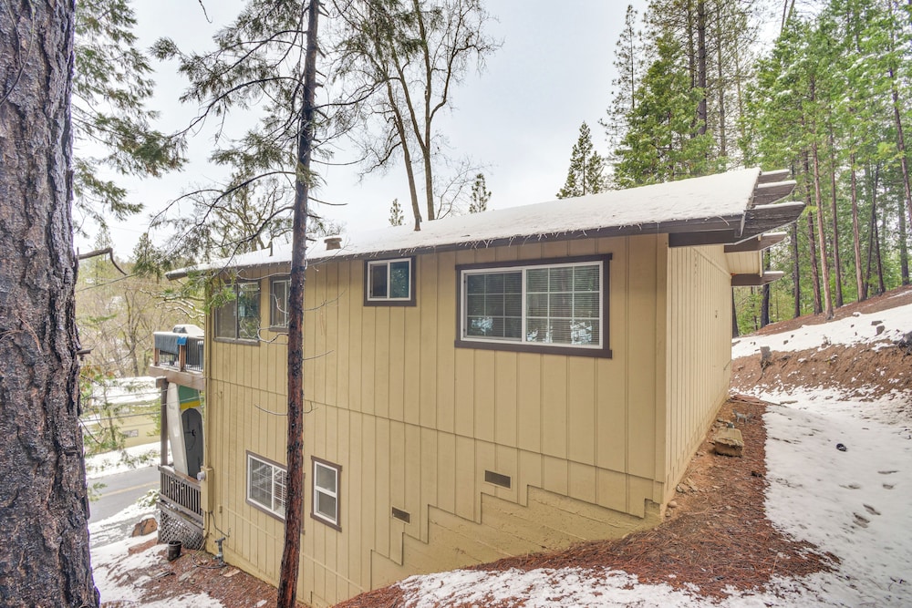 Cozy Groveland Chalet Near Yosemite!