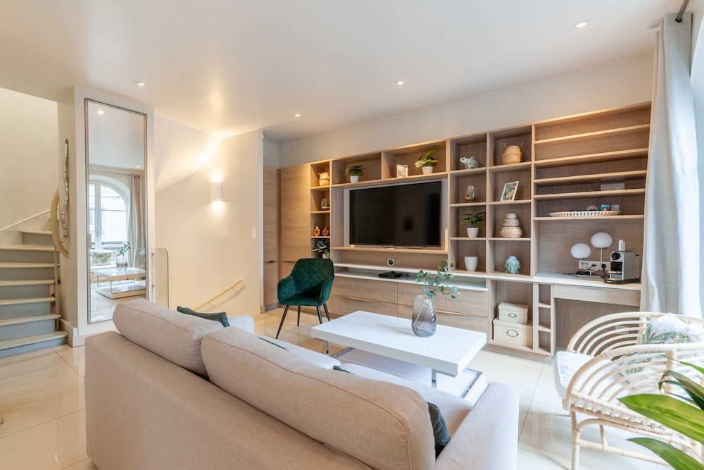 High-end 75m2 Apartment - Place Morny