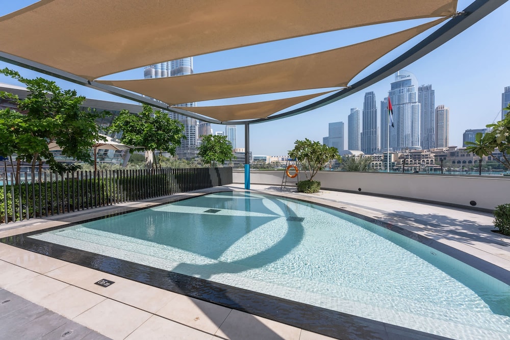 Cozy 2-bedroom Apartment Perfect for Family in Downtown With Burj Khalifa Views