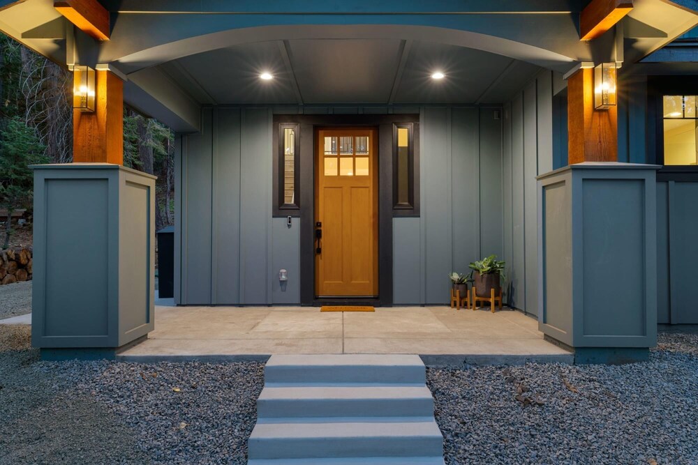 Luxury Retreat Home w Hot Tub - Property Image 28