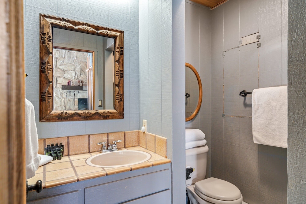 Awesome House Above The Lake/pets Welcome 2 Bedroom Home by Bear Valley Vacation Rentals