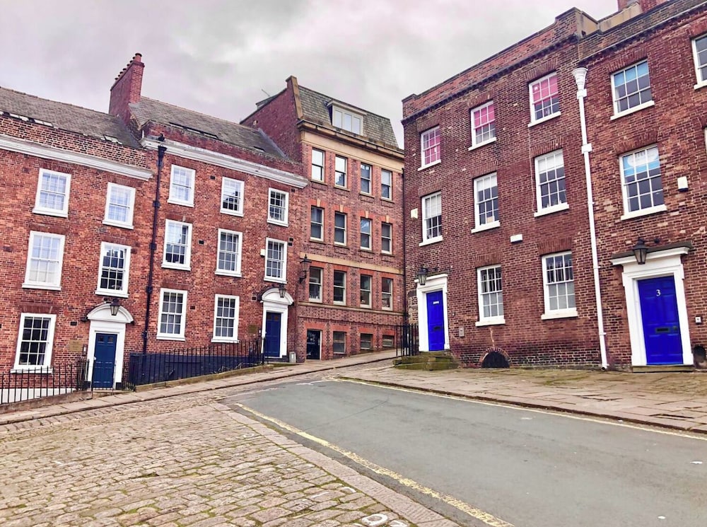 Modern Central Edwardian Apartment 4pp Private Ent