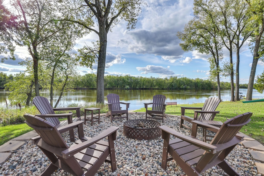 Riverfront Home w/ Private Dock in Wisconsin Dells