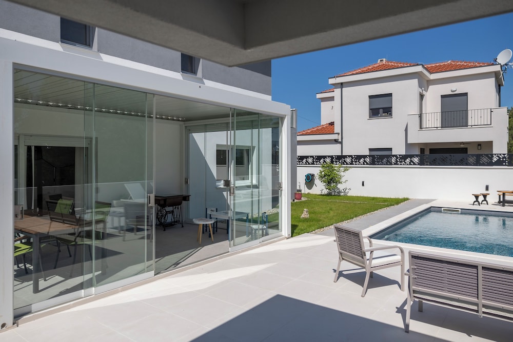 Alba Family Home