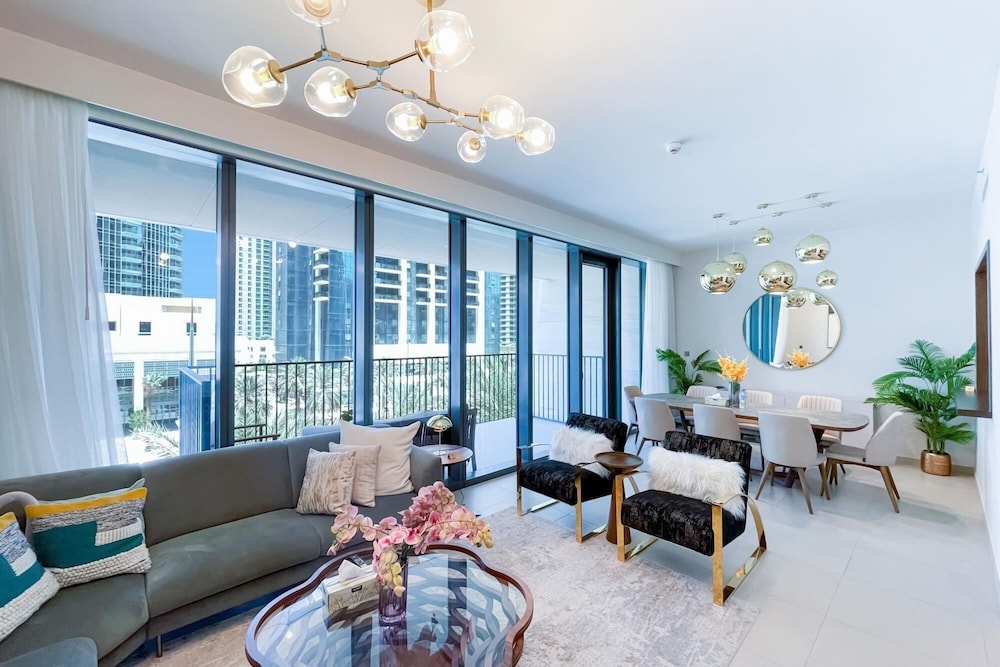 Lux 4BR Duplex in Blvd of Downtown