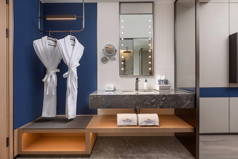 Microtel BY Wyndham Maoming Dianbai