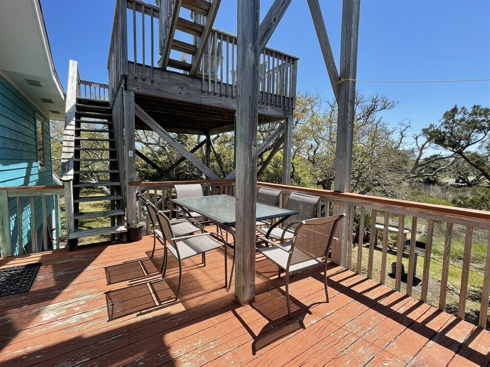 Wild N Wonderful 4 Bedroom Cottage by RedAwning