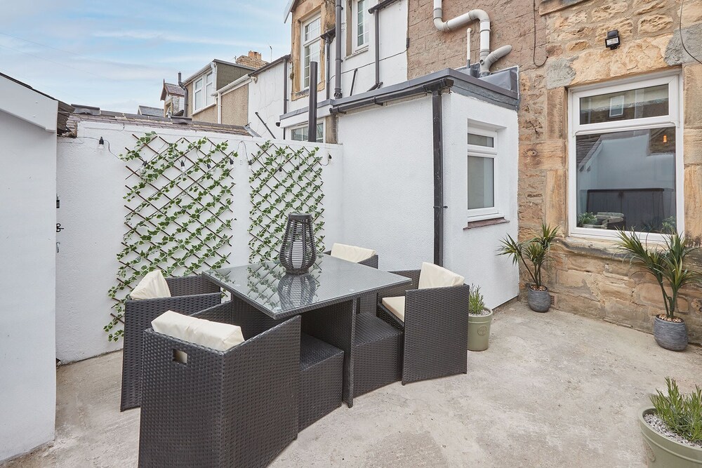 Host Stay King s Cottage view 3