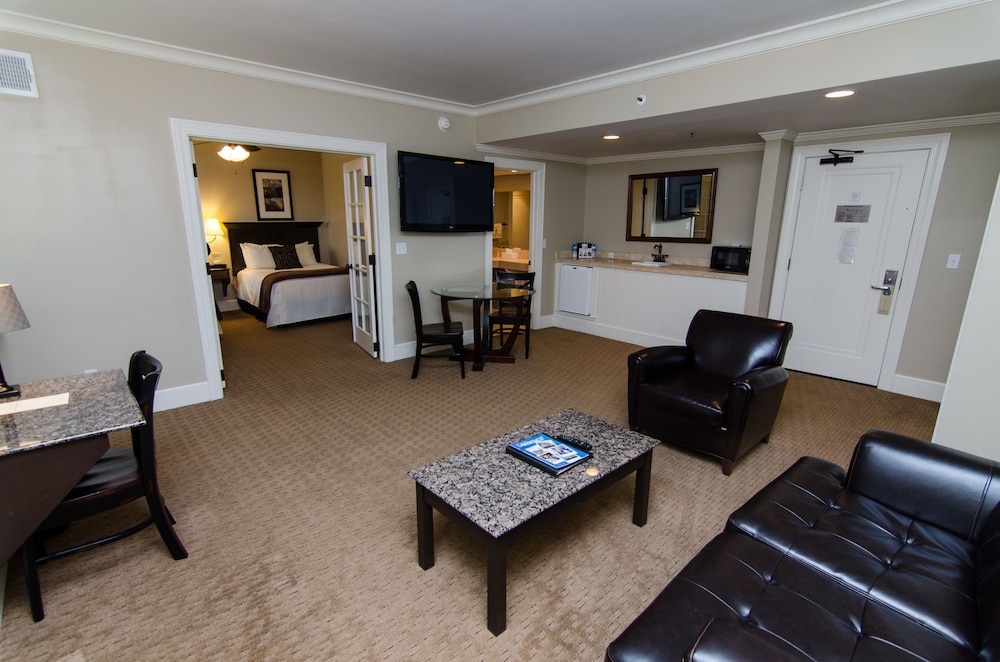 Lawrence Vacations - The Eldridge Hotel - Property Image 2