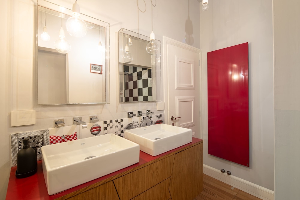Modern 2BR Apartment in Historic Florence