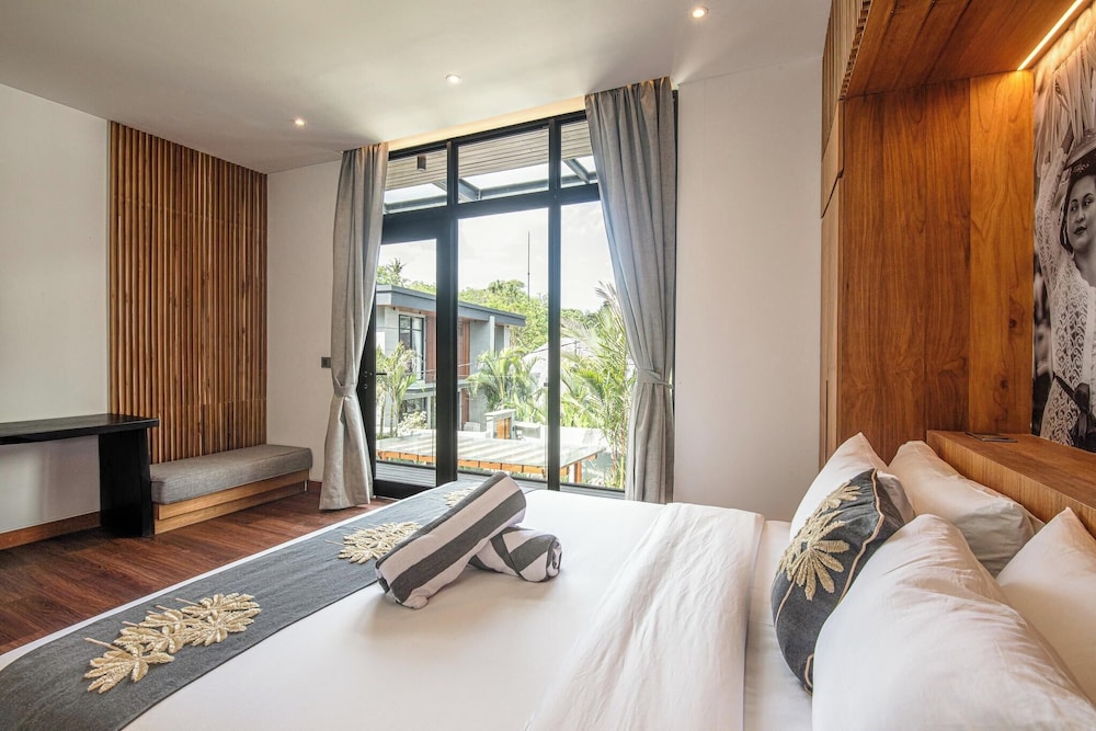 Elegant 6BR Canggu Retreat Just 400m to the Ocean