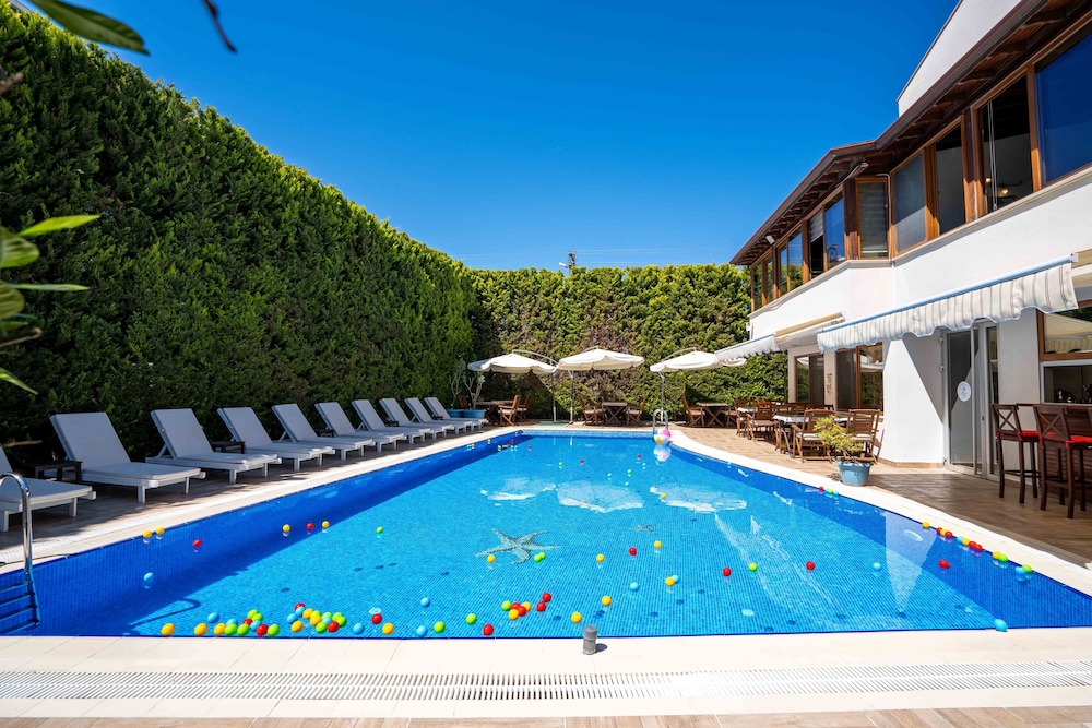 Cunda Giritlioğlu Otel Yetişkinlere Özel +12 - Image 43