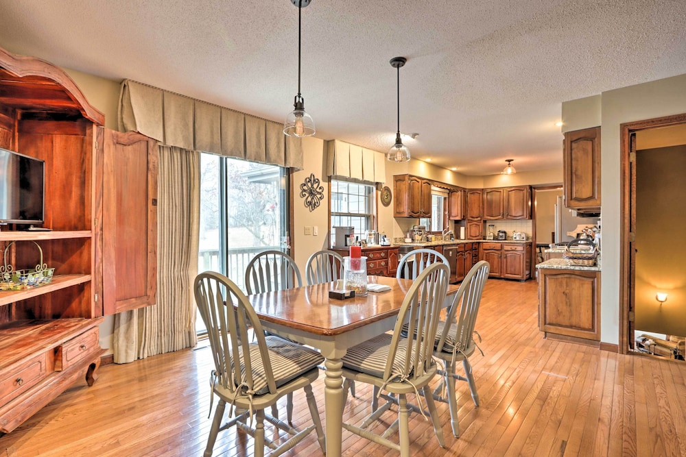 Spacious Home w/ Pond 13 Mi to Columbia! - Property Image 7